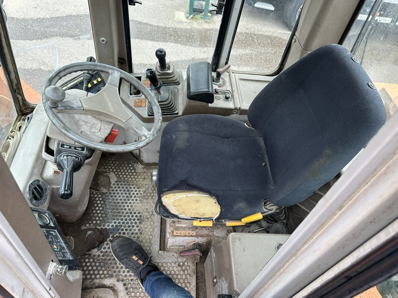 FIAT-HITACHI FR 130 13T - 4x4 LOADER - IVECO 6 CYLINDER - Fiat-Hitachi FR 130 chargeuse sur pneus 13 T 4x4 - image 11