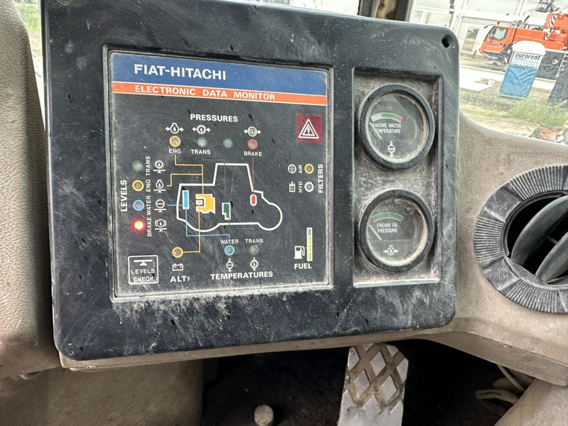 FIAT-HITACHI FR 130 13T - 4x4 LOADER - IVECO 6 CYLINDER - Fiat-Hitachi FR 130 chargeuse sur pneus 13 T 4x4 - image 13