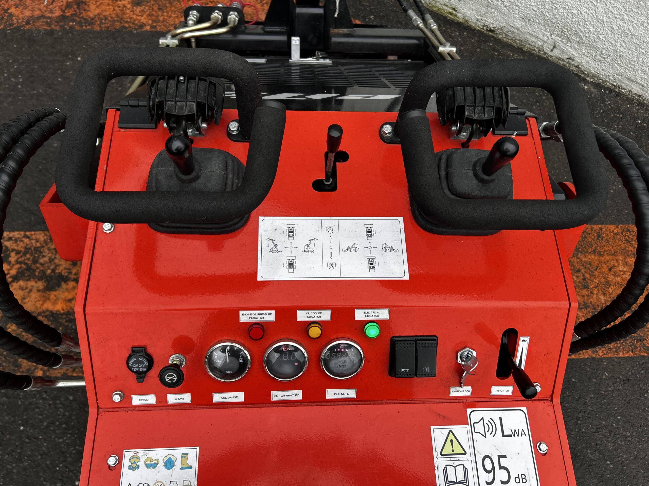 AgpIMG_0162-sM Mini Chargeur 380 W LTH — image 11
