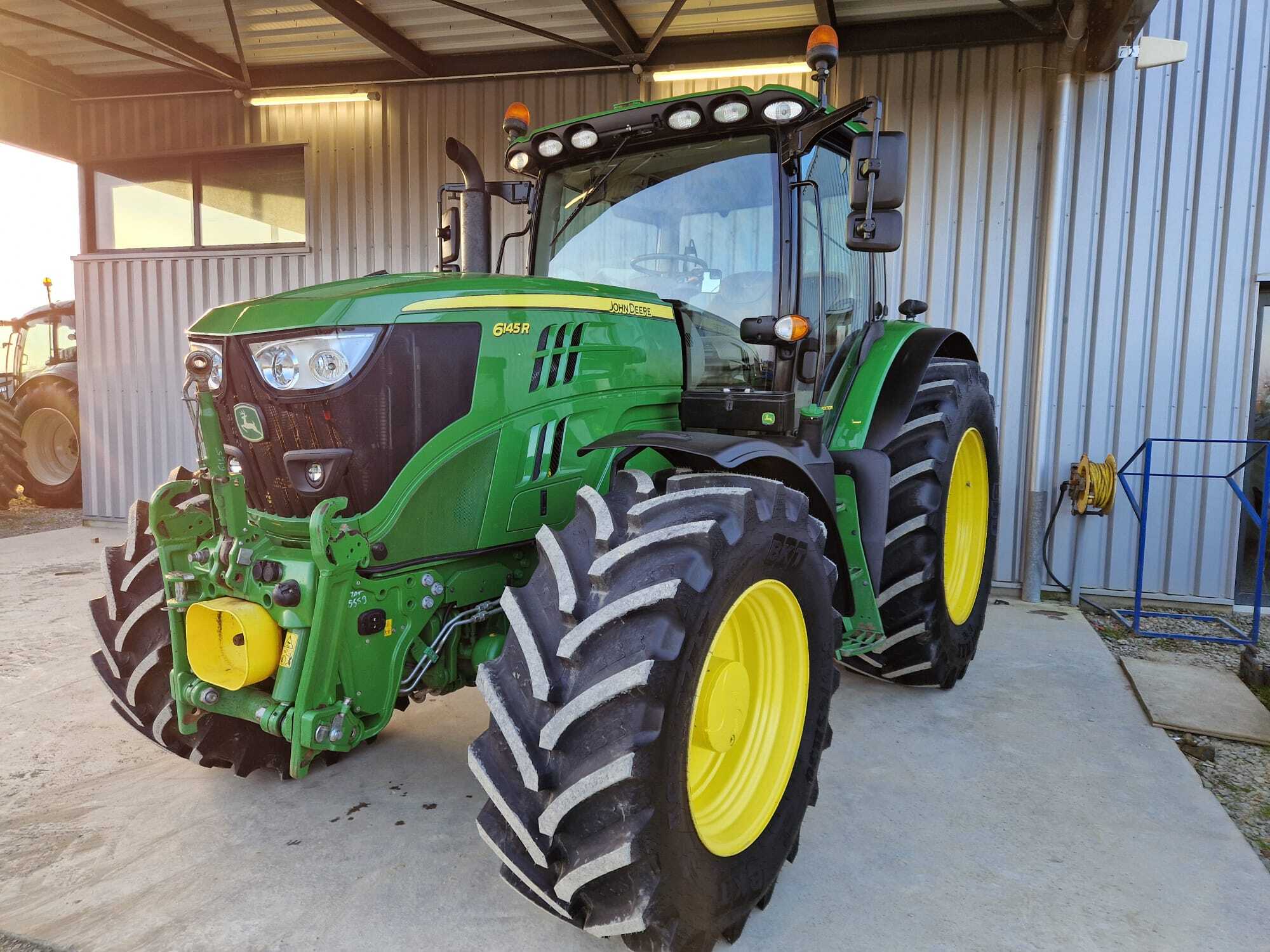 Agpjohn-deere-6145r-autopower-A Tracteur 6145r Autopower John Deere — image 3