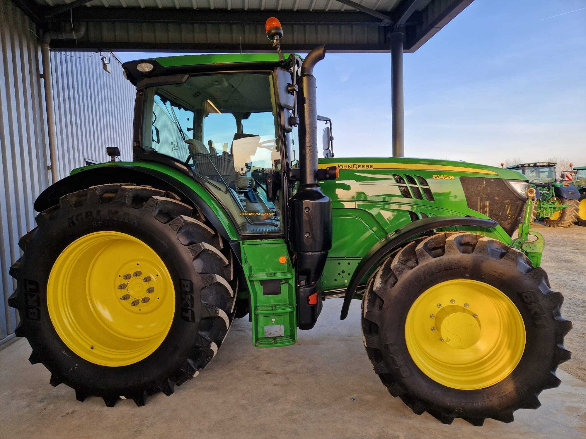 Agpjohn-deere-6145r-autopower-D Tracteur 6145r Autopower John Deere — image 6