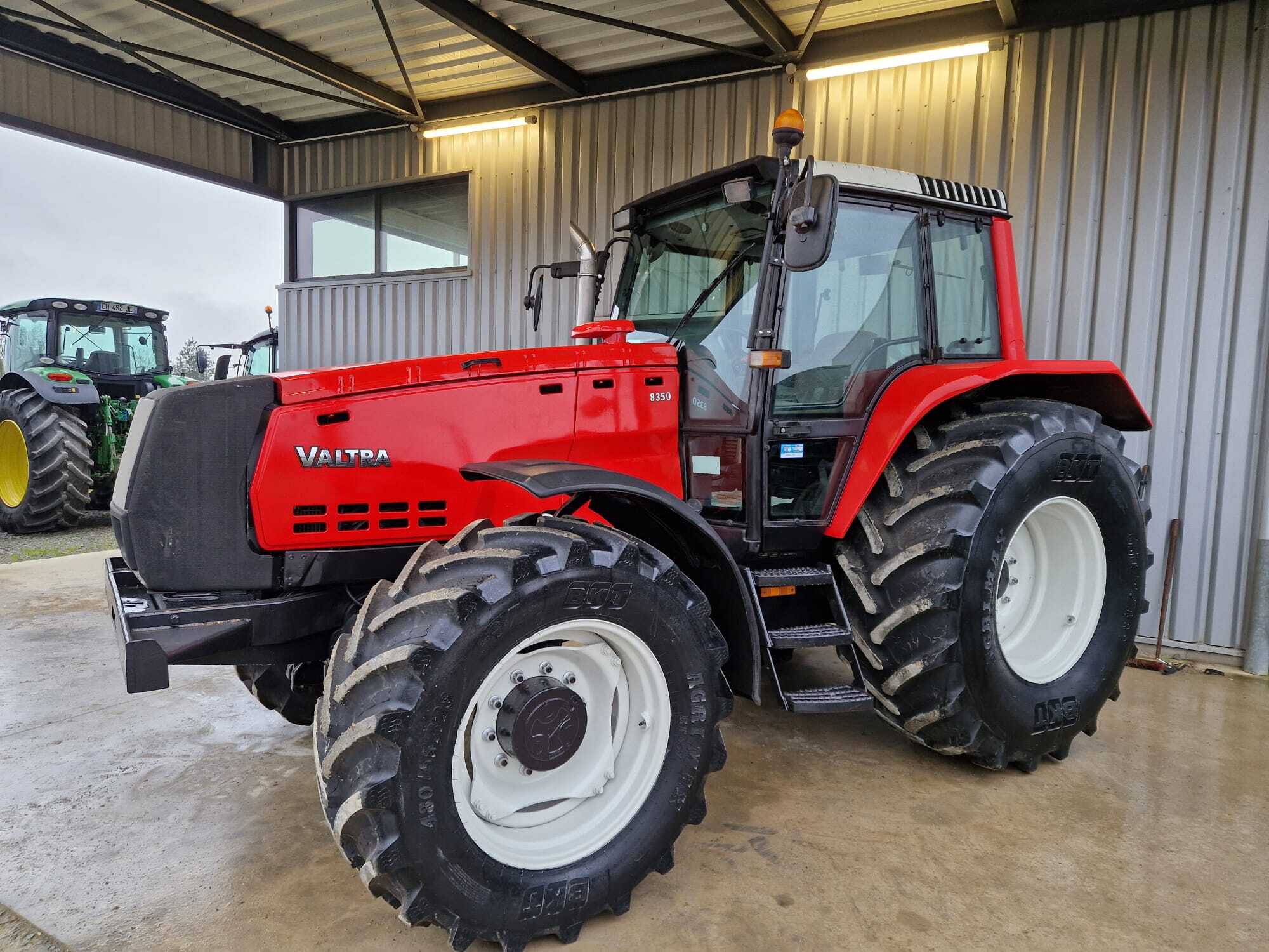 Agpvaltra-8350-A Tracteur 8350 Valtra — image 2