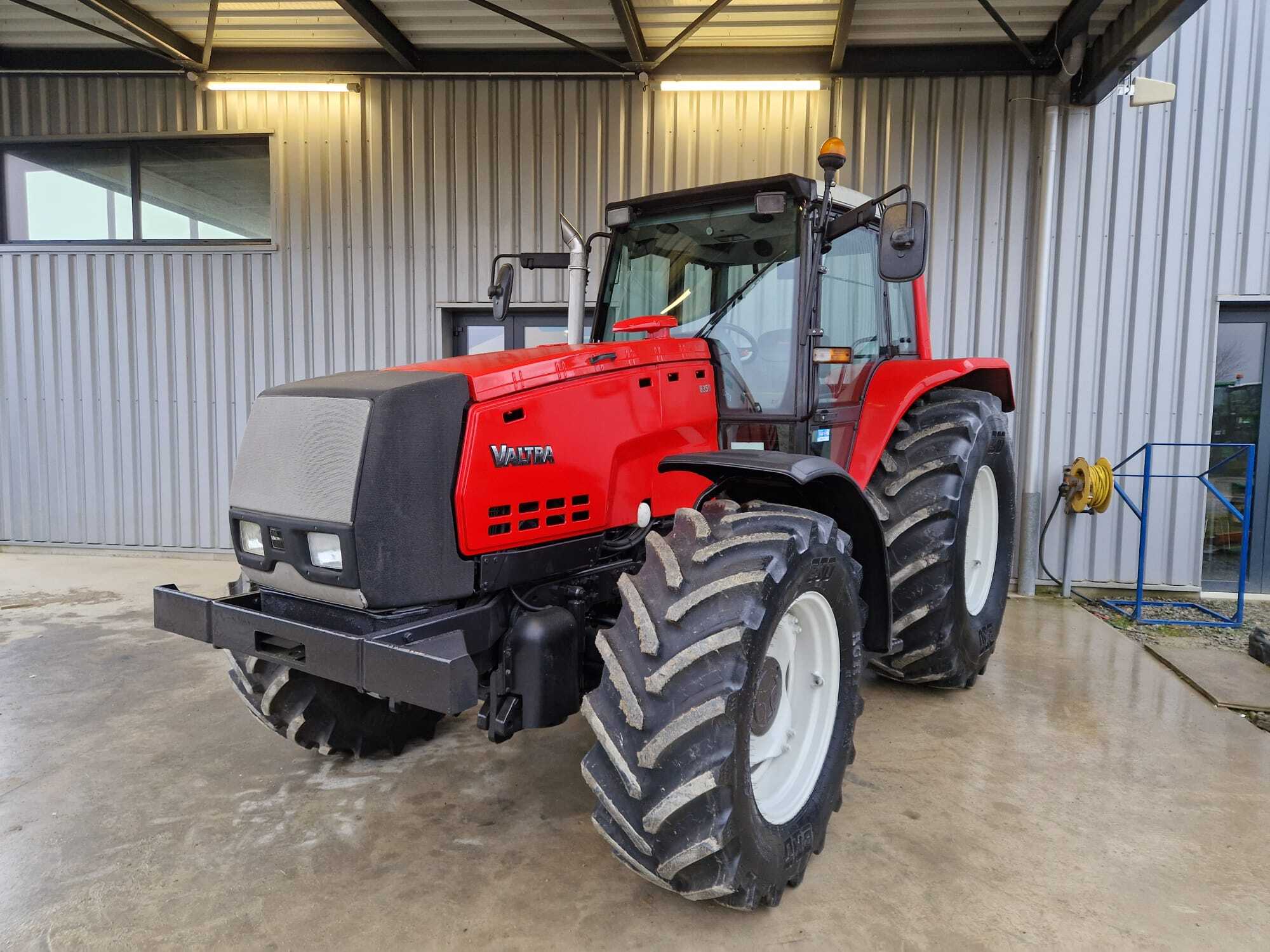 Agpvaltra-8350-B Tracteur 8350 Valtra — image 3