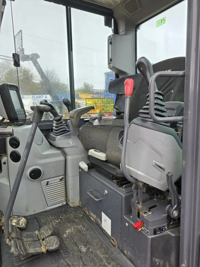 DoosanDX27Z-7_20221_1024x1024 Mini pelle Doosan DX27Z-7 2022 Occasion — image 3