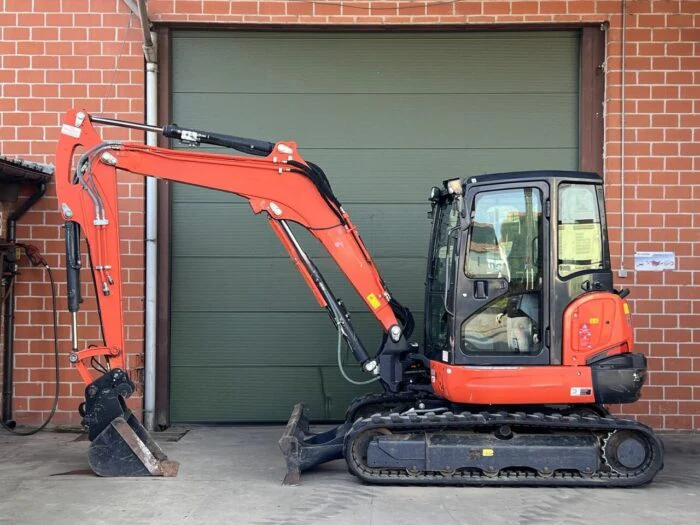 Mini-pelle avec cabine climatisée 2016 Kubota KX057-4 Occasion Très bon état — image 12