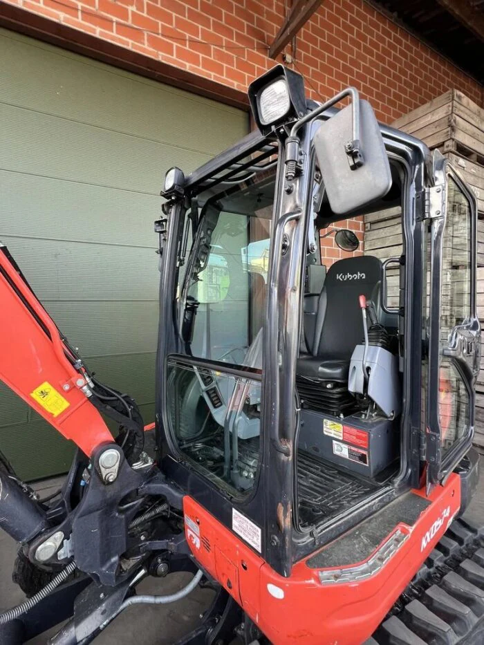 KubotaKX057-4_201619_1024x1024 Mini-pelle avec cabine climatisée 2016 Kubota KX057-4 Occasion Très bon état — image 20