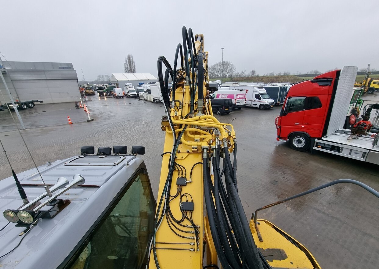 Komatsu PC228 US LC Track — image 4