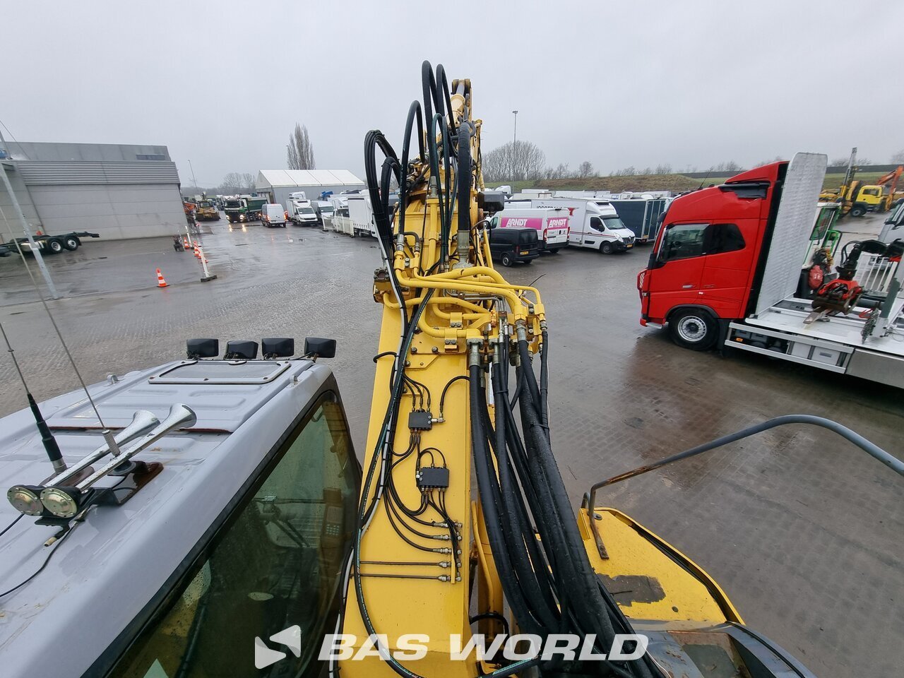 Occasion-Machine-de-construC228-Track-2025_31-13 Komatsu PC228 US LC Track - image 8