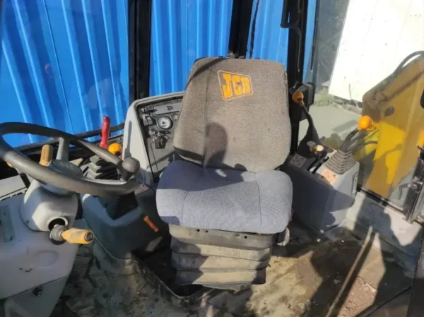 5RF56T Tractopelle polyvalent et robuste JCB 3CX 2000 — image 2