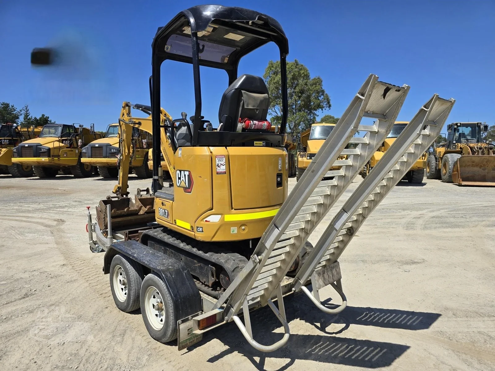 BBFY6YU Caterpillar 301.7 CR + 3 Godets + Remorque 2021 — image 6