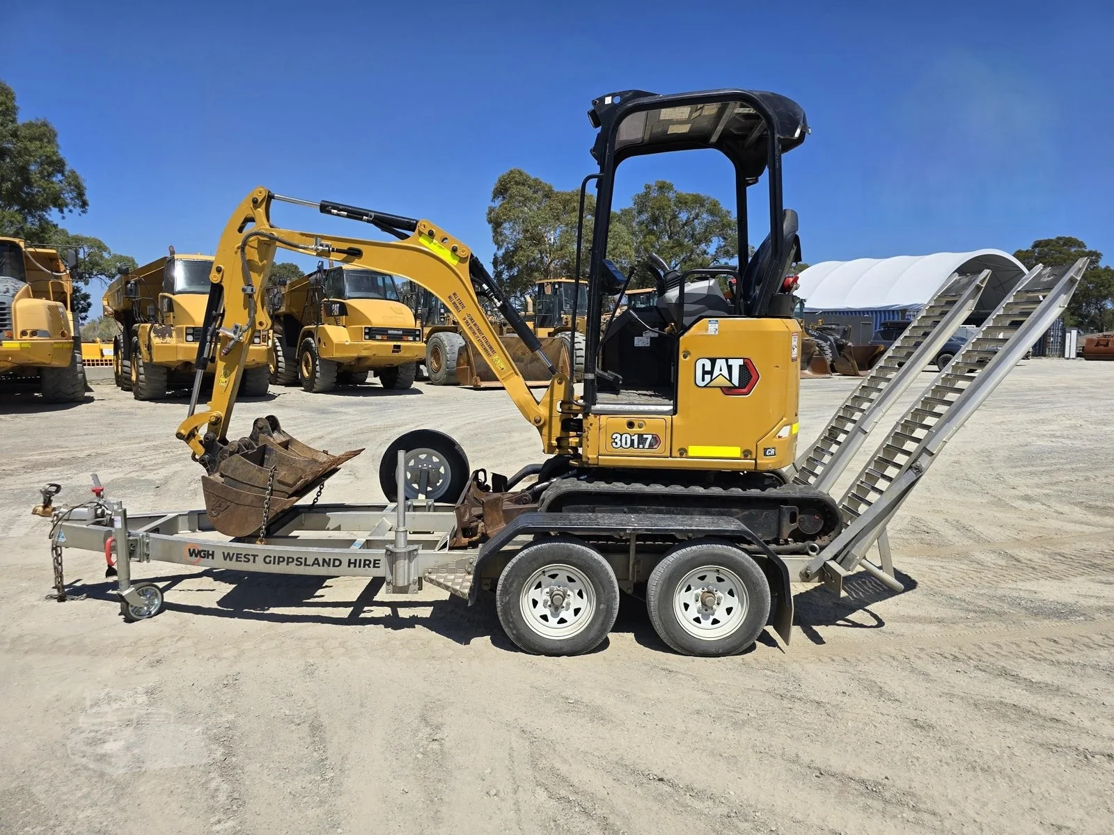 BCBTE7YUK Caterpillar 301.7 CR + 3 Godets + Remorque 2021 — image 7