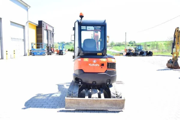 BDNY7ZU Kubota U 27-4 + 3 Godets et Attache rapide 2015 — image 4
