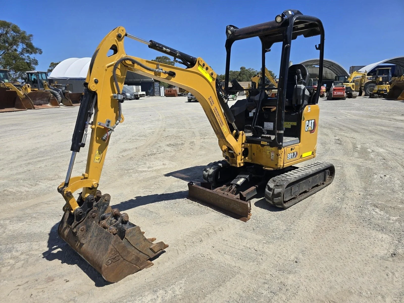 BFYH67 Caterpillar 301.7 CR + 3 Godets + Remorque 2021 — image 8