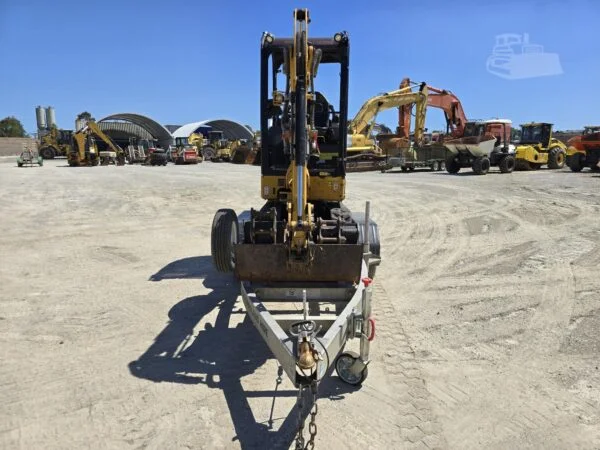 DB8E55UJ Caterpillar 301.7 CR + 3 Godets + Remorque 2021 — image 13