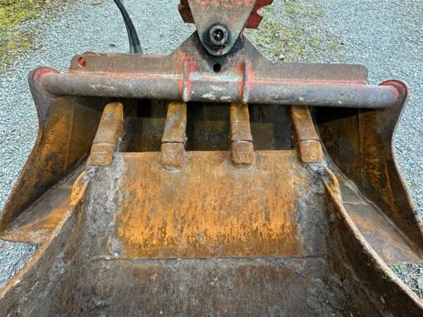 G675T Cat 302.5C + 4 Godets et Inclinable 2006 — image 19