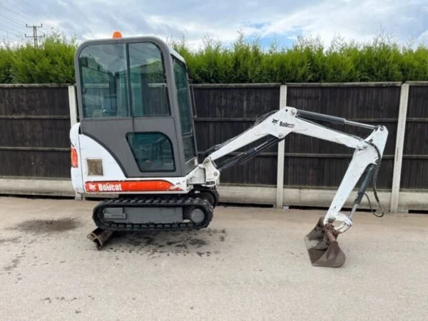 Bobcat 320 , 1,5T + 3 Godets — image 7