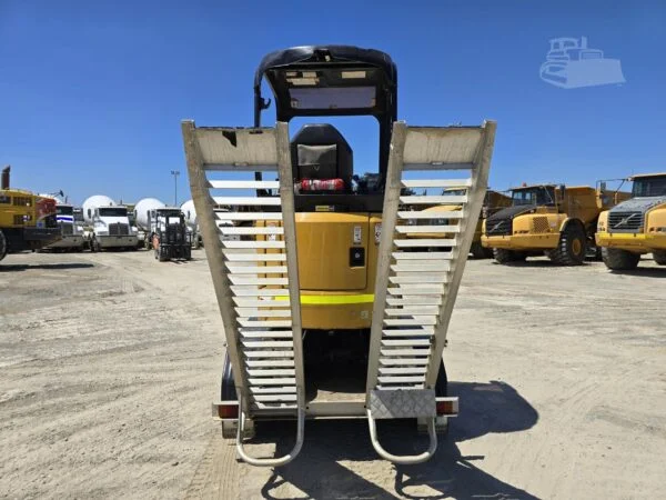 GR354 Caterpillar 301.7 CR + 3 Godets + Remorque 2021 — image 14