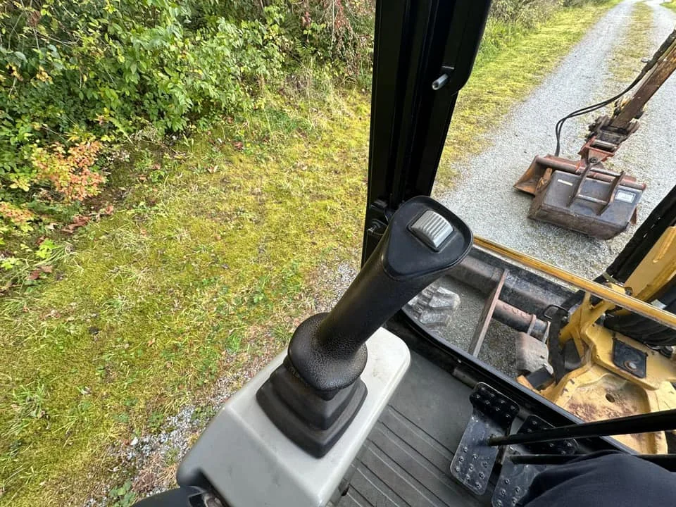 HFR5TY Cat 302.5C + 4 Godets et Inclinable 2006 — image 21