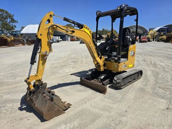 JG7I8H Caterpillar 301.7 CR + 3 Godets + Remorque 2021 — image 15