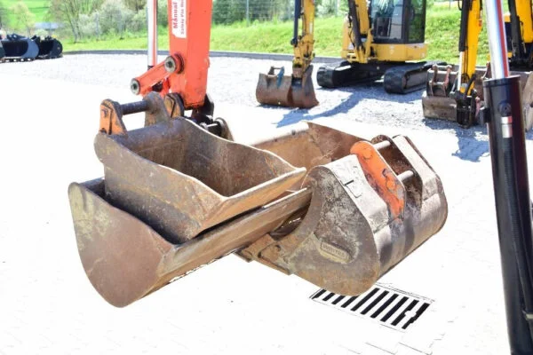 KZ97EHDY Kubota U 27-4 + 3 Godets et Attache rapide 2015 — image 16