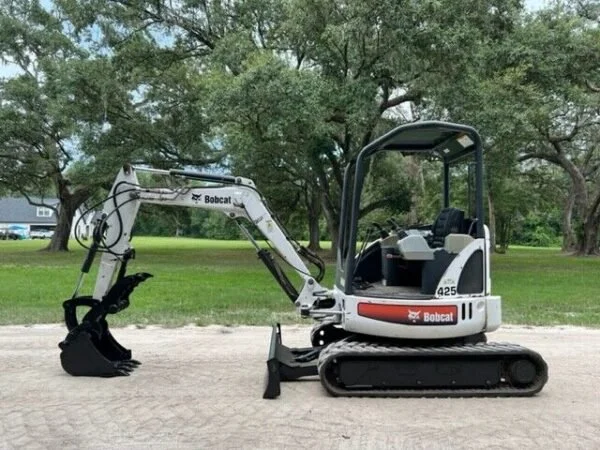 NYU78U Bobcat 425G , 2,7T + 4 Godets 2008 — image 7