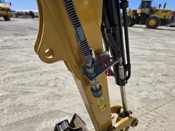 R3256Y Caterpillar 301.7 CR + 3 Godets + Remorque 2021 — image 18
