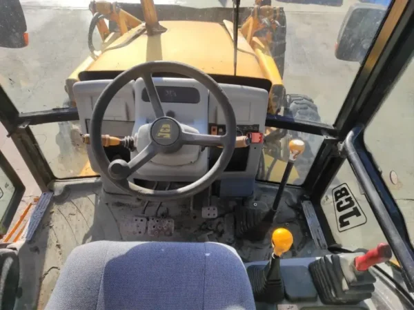 TT5RRF Tractopelle polyvalent et robuste JCB 3CX 2000 — image 13