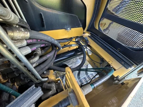 U7667Y Cat 302.5C + 4 Godets et Inclinable 2006 — image 31