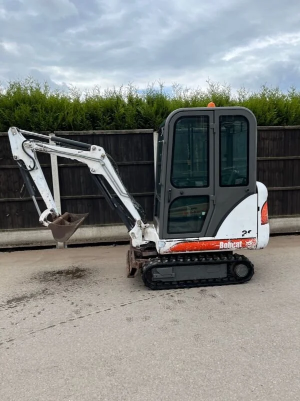 VC3 Bobcat 320 , 1,5T + 3 Godets — image 8