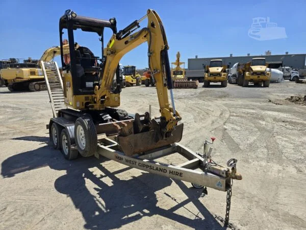 VFT4Y Caterpillar 301.7 CR + 3 Godets + Remorque 2021 — image 24