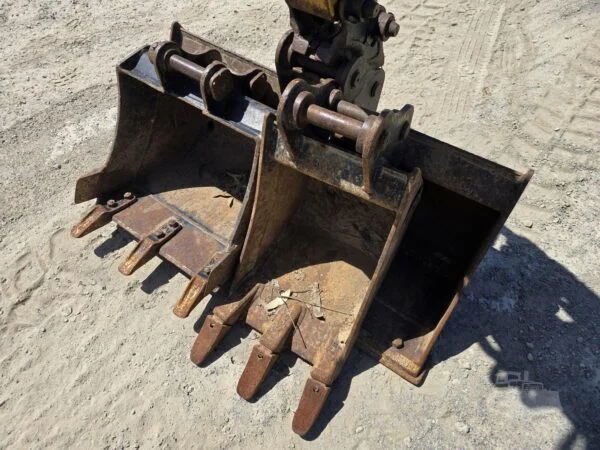 WEE344X Caterpillar 301.7 CR + 3 Godets + Remorque 2021 — image 25