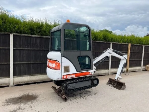 Y76EGUK Bobcat 320 , 1,5T + 3 Godets — image 10