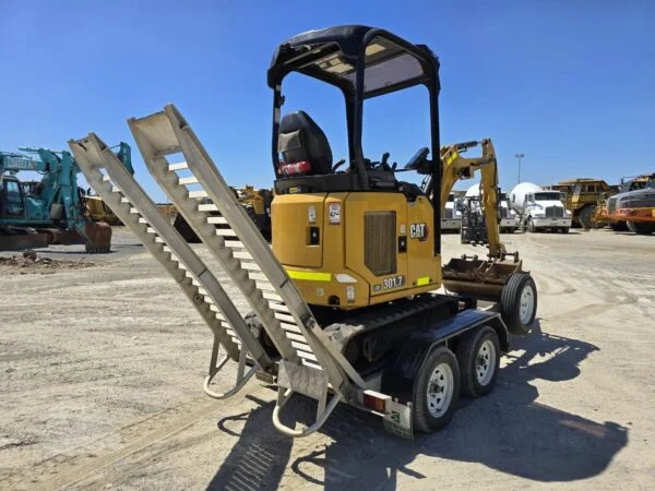 YI86EZ Caterpillar 301.7 CR + 3 Godets + Remorque 2021 — image 27
