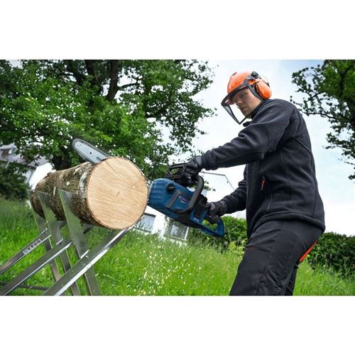 Tronconneuse-sans-fil-Bosch-Profeional-GKE-18V-40-40-cm-brushle (1) Tronçonneuse sans fil Bosch Professional GKE 18V-40 40 cm brushless — image 4