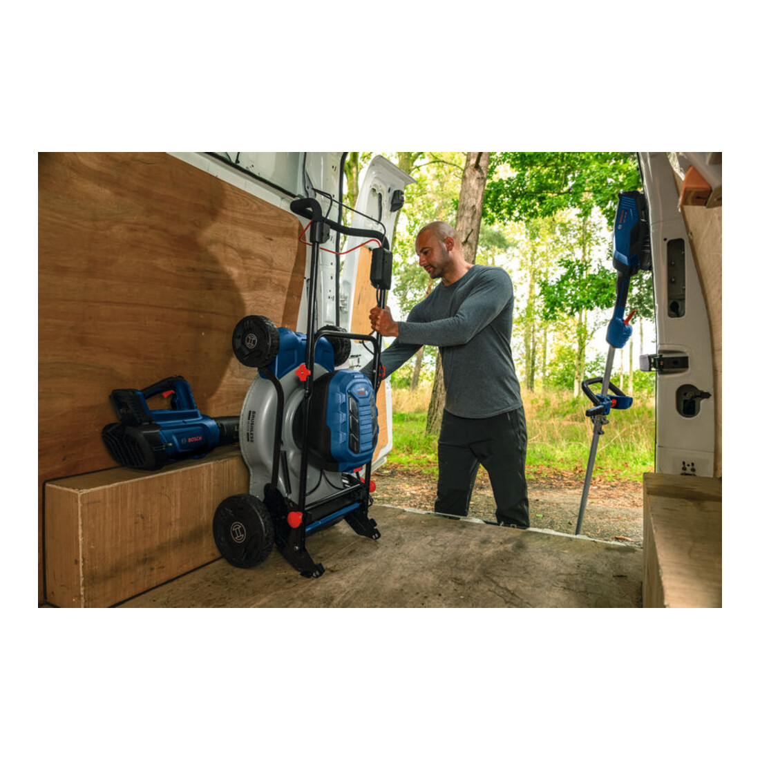 Bosch Bosch Tondeuse à gazon sans fil GRA18V2-46SP, 2x EXBA18V-55 vue 3 Bosch Bosch Tondeuse à gazon sans fil GRA18V2-46SP, 2x EXBA18V-55 vue 3