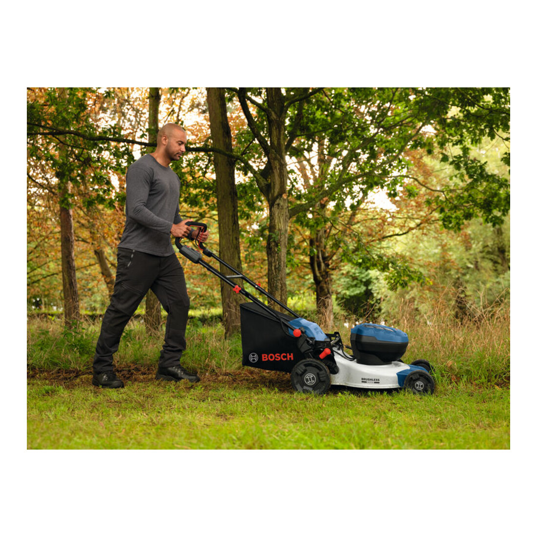 Bosch Bosch Tondeuse à gazon sans fil GRA18V2-46SP, 2x EXBA18V-55 vue 4 Bosch Bosch Tondeuse à gazon sans fil GRA18V2-46SP, 2x EXBA18V-55 vue 4