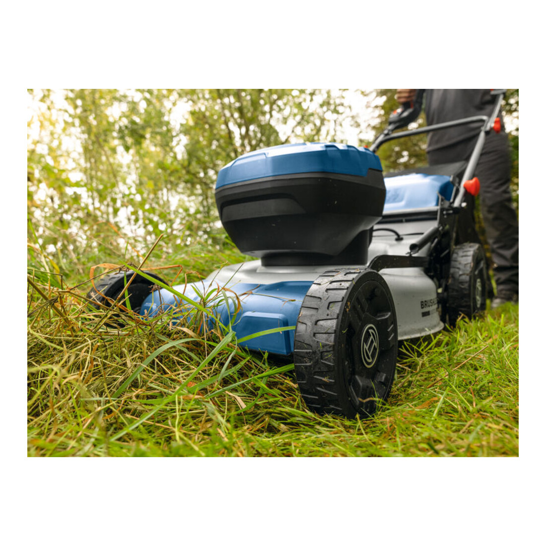 Bosch Bosch Tondeuse à gazon sans fil GRA18V2-46SP, 2x EXBA18V-55 vue 5 Bosch Bosch Tondeuse à gazon sans fil GRA18V2-46SP, 2x EXBA18V-55 vue 5