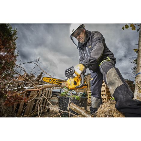 DEWALT Dewalt – Tronçonneuse élagueuse 18V – Moteur Brushless – Longueur de guide 30 cm – Batterie 5Ah pour 70 coupes par charge vue 9 DEWALT Dewalt – Tronçonneuse élagueuse 18V – Moteur Brushless – Longueur de guide 30 cm – Batterie 5Ah pour 70 coupes par charge vue 9