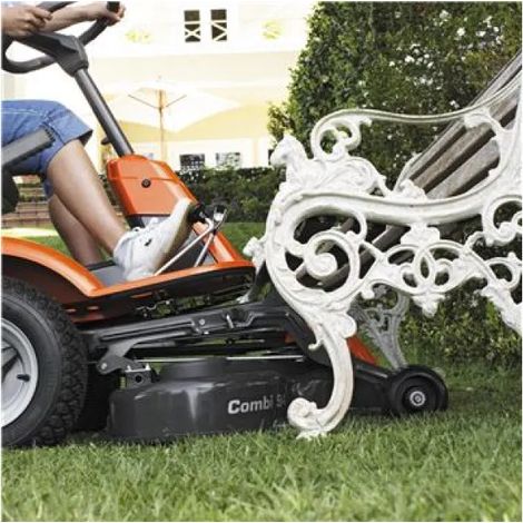 HUSQVARNA Husqvarna – Tondeuse autoportée 413cc 11.3Hp – Largeur de coupe 94cm – Démarrage clé en main – Transmission hydrostatique vue 3 HUSQVARNA Husqvarna – Tondeuse autoportée 413cc 11.3Hp – Largeur de coupe 94cm – Démarrage clé en main – Transmission hydrostatique vue 3