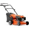 HUSQVARNA Husqvarna – Tondeuse thermique poussée 123cc – Largeur de coupe 40 cm – Bac de ramassage 50 l – Réglage central de la hauteur – Pour petits jardins vue principale