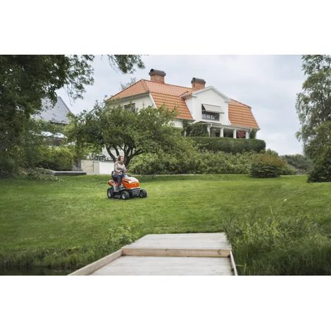 HUSQVARNA Husqvarna – Tracteur de pelouse 95 cm à éjection latérale – Transmission hydrostatique – Siège réglable – Pour grandes pelouses – Moteur 413 cm³ vue 3 HUSQVARNA Husqvarna – Tracteur de pelouse 95 cm à éjection latérale – Transmission hydrostatique – Siège réglable – Pour grandes pelouses – Moteur 413 cm³ vue 3