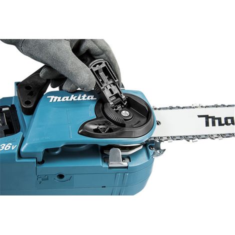 MAKITA Makita – Tronçonneuse à batterie 36V avec 2 batteries 18V 3.0Ah – Longueur de guide 35 cm – Vitesse de chaîne 20 m/s – Moteur Brushless vue 5 MAKITA Makita – Tronçonneuse à batterie 36V avec 2 batteries 18V 3.0Ah – Longueur de guide 35 cm – Vitesse de chaîne 20 m/s – Moteur Brushless vue 5